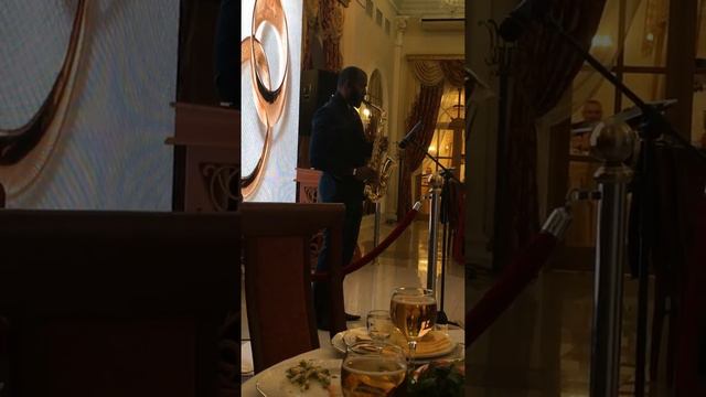 Марокканский артист Манар!!!  Очень классно играет!!! смотреть онлайн