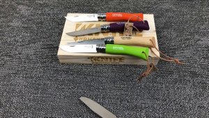 Ножи "№7 Trekking" Sandvik 12С27 Бук  от Opinel и Нож №7 "Outdoor Junior" FRN термопластик 001897