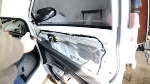 Разборка дверей и снятие обшивки/обивки на KIA RIO 3