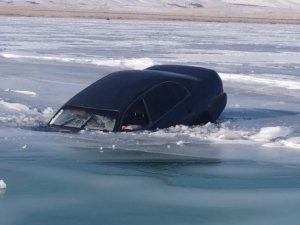 Спасатели предупреждают. Выход на весенний лед крайне опасен.