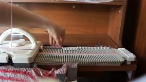 Вяжем детский комплект Мамимо Счастье Часть 1 на машинке Silver Reed LK-150. Описание и советы