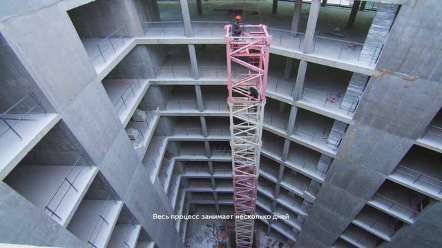 Демонтаж башенного крана внутри атриума проекта ≪1А Первомайская≫ смотреть онлайн