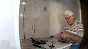 Цена вопроса - 56 рублей. Делаем селфи палку из упора для рыболовных удочек.