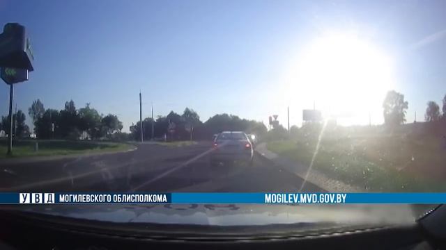 В Могилеве сотрудники ГАИ задержали мотоциклиста-бесправника смотреть онлайн