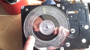 Часы из жесткого диска HDD clock