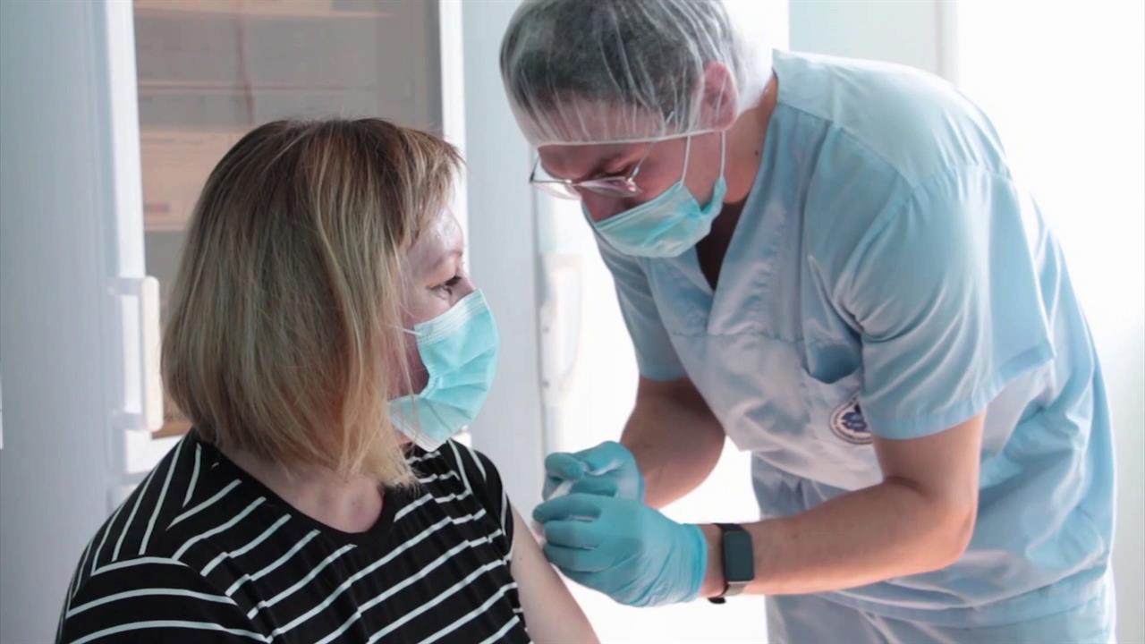 Эпидемиологи ожидают серьезный рост заболеваемости ОРВИ и COVID-19 к ноябрю