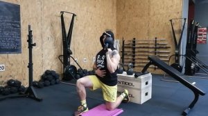 Жим гири донышком вверх стоя на одном колене