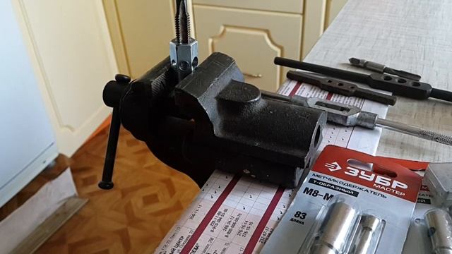 Как нарезать резьбу,подбор метчиков и свёрл,самодельный метчикодержатель.