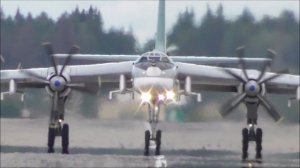 Takeoff Tupolev  Tu-95 "Bear". Взлет  бомбардировщика Ту-95 "Медведь".  Сентябрь 2020