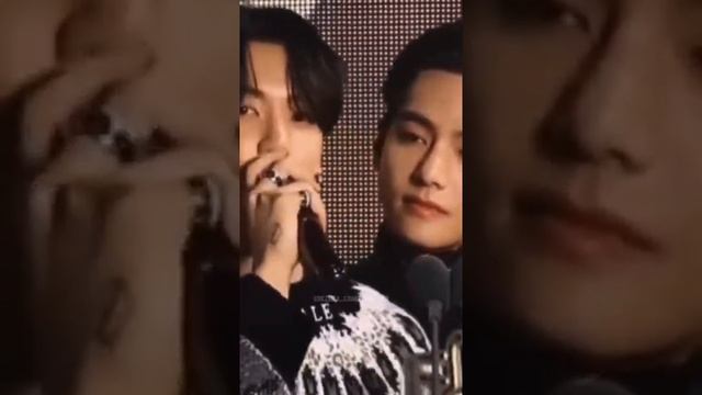 Такой взгляд Тэхёна принадлежит Чонгуку :) смотреть онлайн