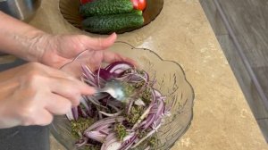 ГРУЗИНСКИЙ САЛАТ С ГРЕЦКИМИ ОРЕХАМИ . Салат с ореховой заправкой!!!