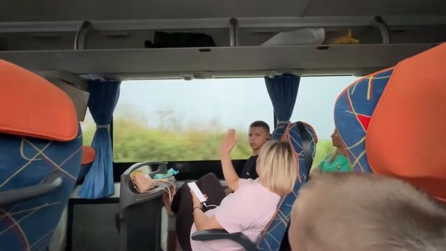 Едем на море? | 24 часа в автобусе? смотреть онлайн
