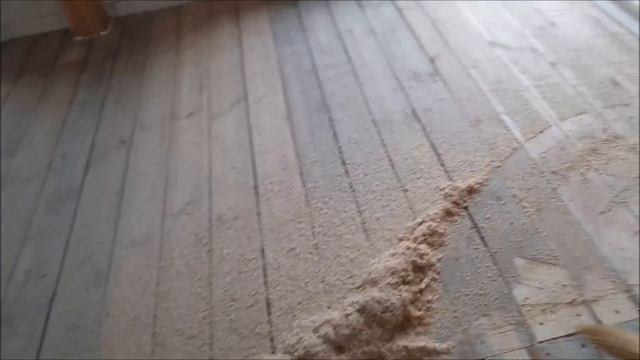 ЧЕРНОВОЙ ПОЛ ВТОРОГО ЭТАЖА ПО ДЕРЕВЯННЫМ БАЛКАМ!!! смотреть онлайн