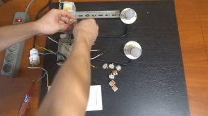 Как подключить двухклавишный проходной выключатель