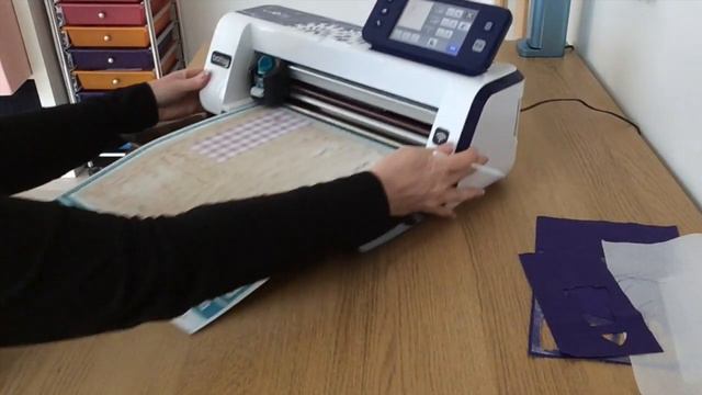 Cutting Fabric with The ScanNCut & Sewing Onto Card смотреть онлайн