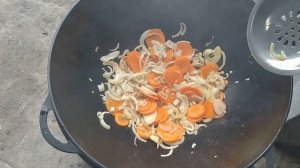 ЖАРЕННАЯ КАРТОШКА В КАЗАНЕ НА КОСТРЕ