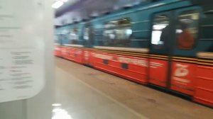 Поезд номерной на станции Технопарк отправляется Народный Ополченец