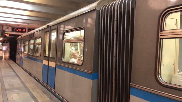 81-740/741.1 Русич На станции Проспект Вернадского смотреть онлайн