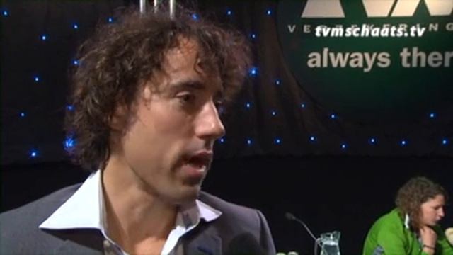 Veldkamp slaagt voor schaatscursus смотреть онлайн