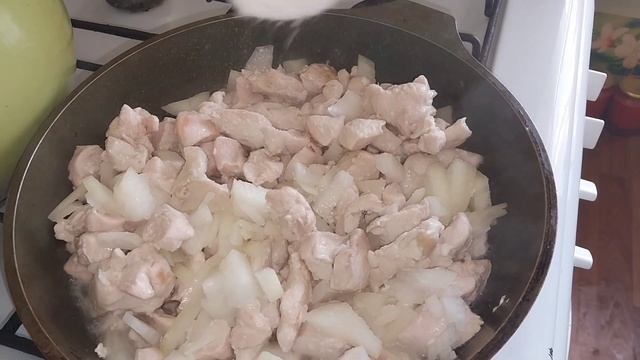 Гуляш из курицы со сметаной и карри!!! Ужин за 30 минут! Простой рецепт!#гуляшизкурицы#ужин#рецепт#
