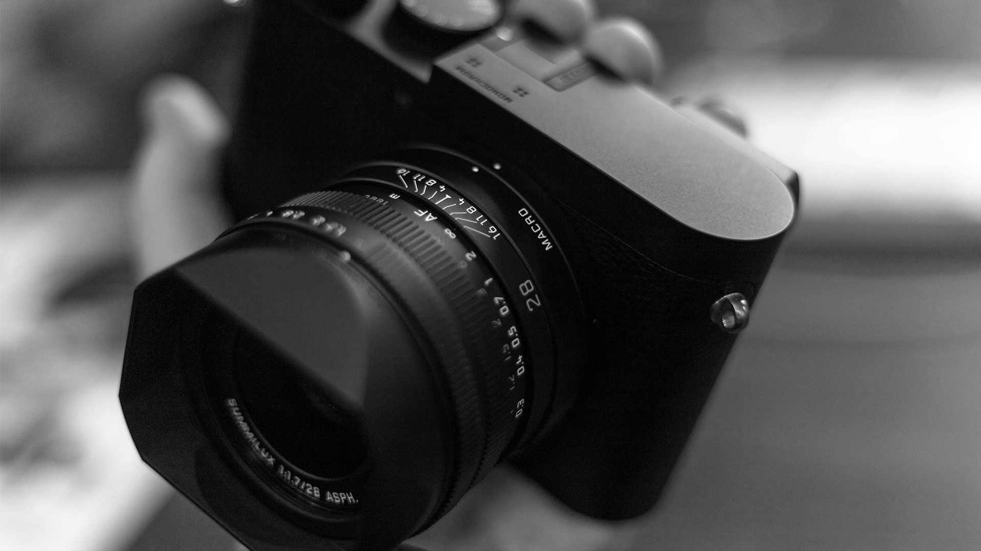 Leica Q2 Monochrom - Превосходная камера. смотреть онлайн