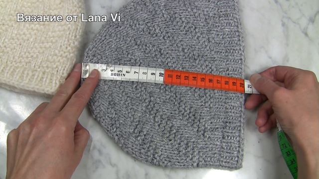 МАЛЕНЬКАЯ шапка СПИРАЛЬНЫМ узором спицами: 1МК. Вязание спицами: простые шапочки спицами