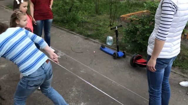 Прыжки в резинку. Резиночки. Игра из детства. Тем, кому за 35 ;)))