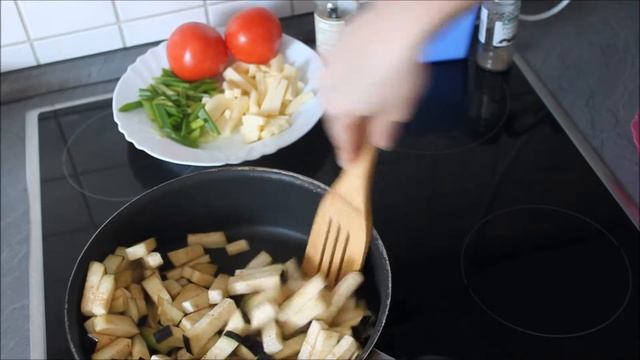 Салат из баклажанов, помидоров и сыра / Салат с жареными баклажанами