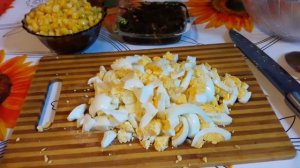 Салат из морской капусты с яйцом и кукурузы