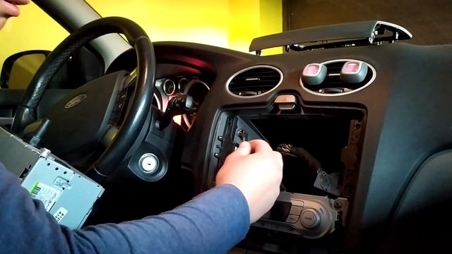 Wymiana Radia - Ford Focus MK2 смотреть онлайн