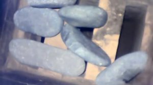 Закладка камней в кирпичную банную печь каменку.