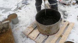 Приготовление черного кладочного раствора зимой. Черный пигмент оксид железа КНР.