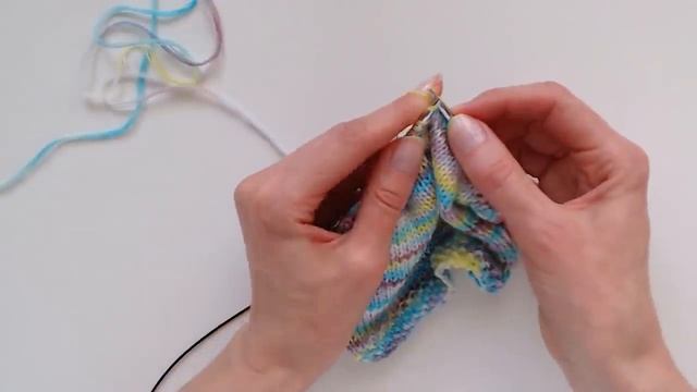 Как научиться быстро вязать спицами – видео гайд |Как держать руки при вязании спицами