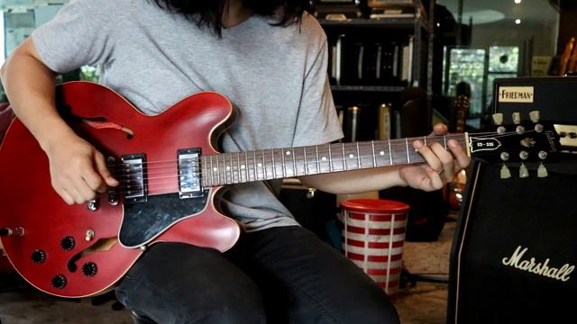 Review Gibson ES-335 Dot Cherry satin 2005 pu classic 57 By Fusionmusic смотреть онлайн