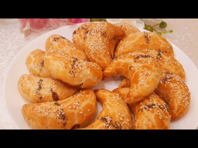 Невозможно оторваться. Очень вкусный, тает во рту. Мраморный печенье с начинкой.