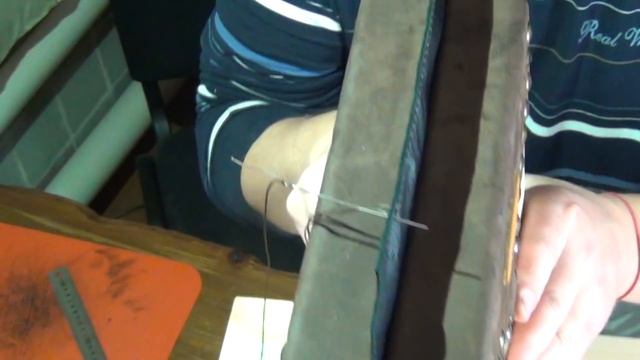 Самодельный шорник для шитья кожи в работе. смотреть онлайн