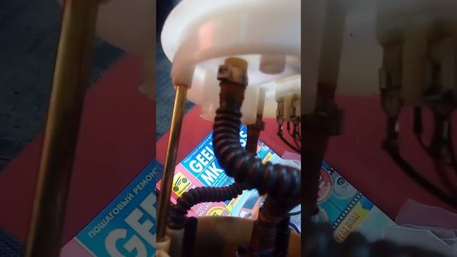 На Джили МК Кросс подходит топливный насос. от десятки. смотреть онлайн