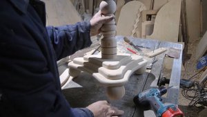 барная стойка ,круглый стол и табуреты