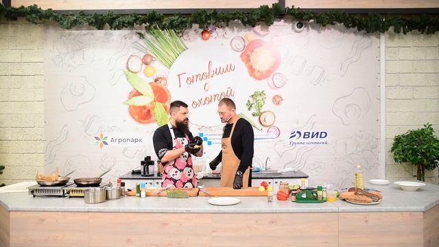 Форель в томатном соусе, тигровые креветки в соусе персик - чили смотреть онлайн