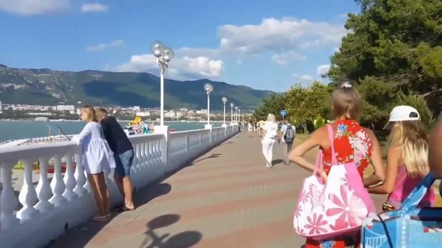 Геленджик/Красивые волны на море смотреть онлайн