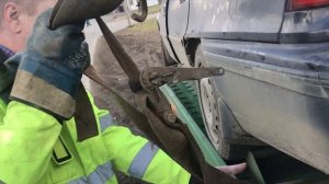 Буксировка Daewoo Nexia с заклиненным задним колесом