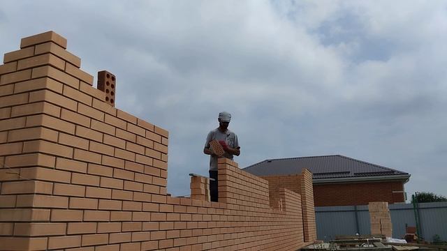 кладка кирпича под шнур который ветер теребил смотреть онлайн