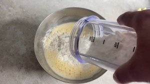 шарлотка на кефире за 2 минуты