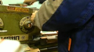 Нарезание резьбы в медных пластинах на токарном станке. Когда не было шуруповерта.*