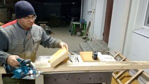 Makita DHS680 VS Makita 5008MG Аккумуляторная дисковая пила против сетевой -пилю доску 50мм вдоль