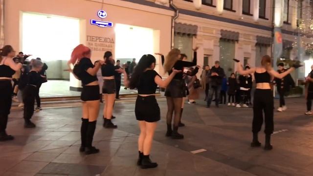 Russian Pretty ? Girls Dancing ? At Night In The Street. смотреть онлайн