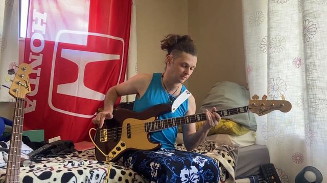 BGG: Squier step it up for their 40th birthday смотреть онлайн