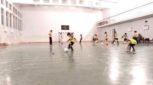 Тренировка по футболу - подготовка молодых футболистов 6-12 лет в футбольной школе "Дортмунд-Баку"