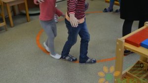 Движение по линии в монтессори-классе 3-6 лет