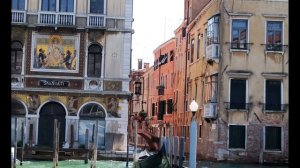 Venice Italy ! The majestic city with beautiful Italian music. Venezia! la città maestosa !